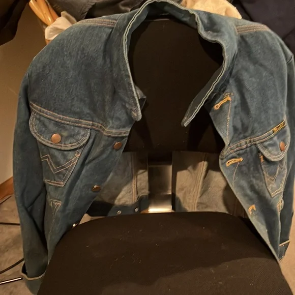 🥳Host Pick🤩 Vintage 80s hand painted The Police Wrangler Denim jacket - Picture 2 of 6